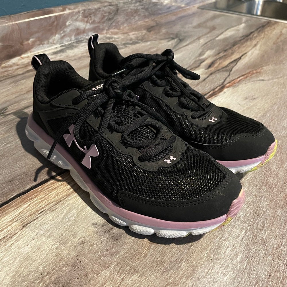 Under Armor Charged Assert Size 8 1/2 Women’s Sho… - image 1